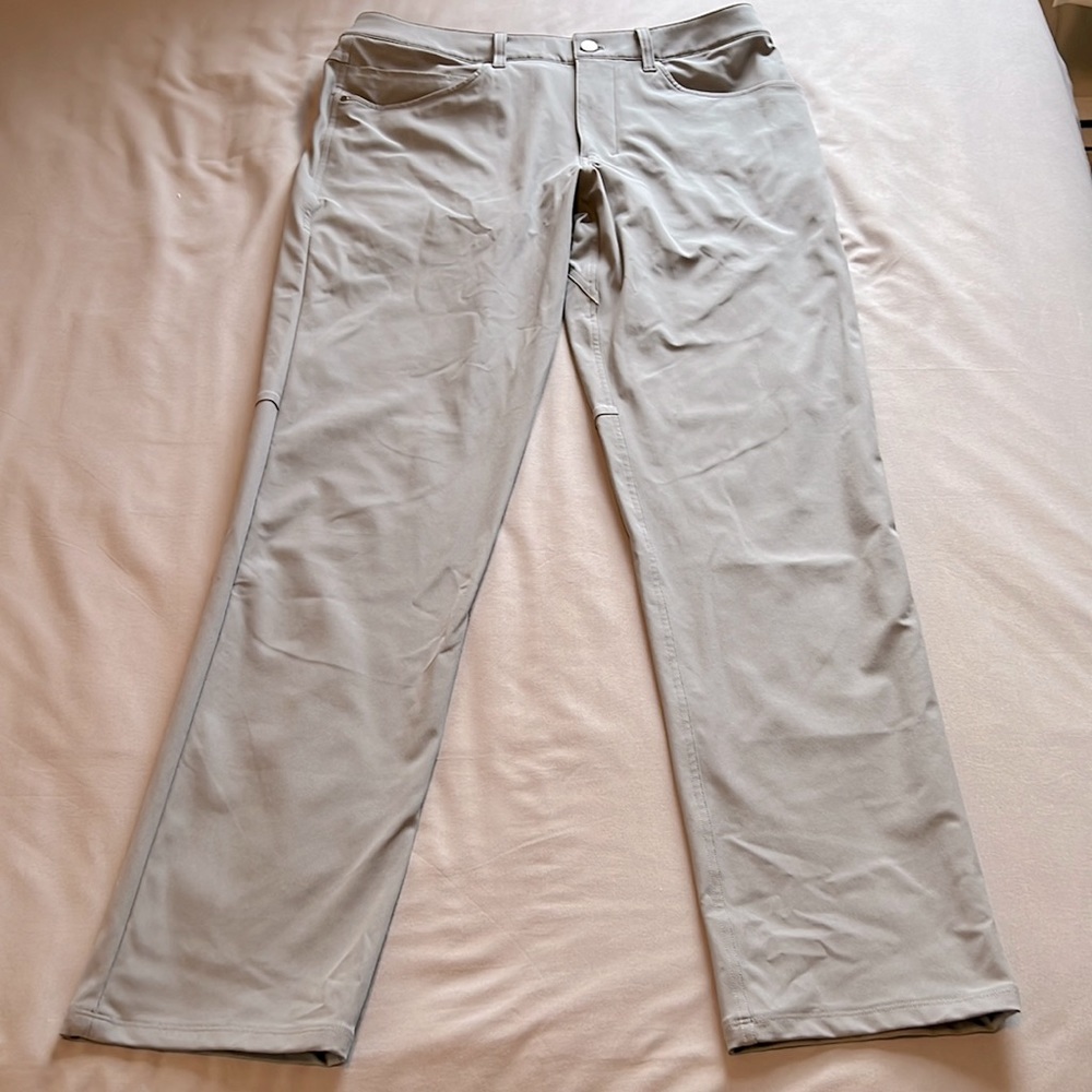 Lululemon Mens 33x32 Gray Classic Fit ABC Pants, only worn once